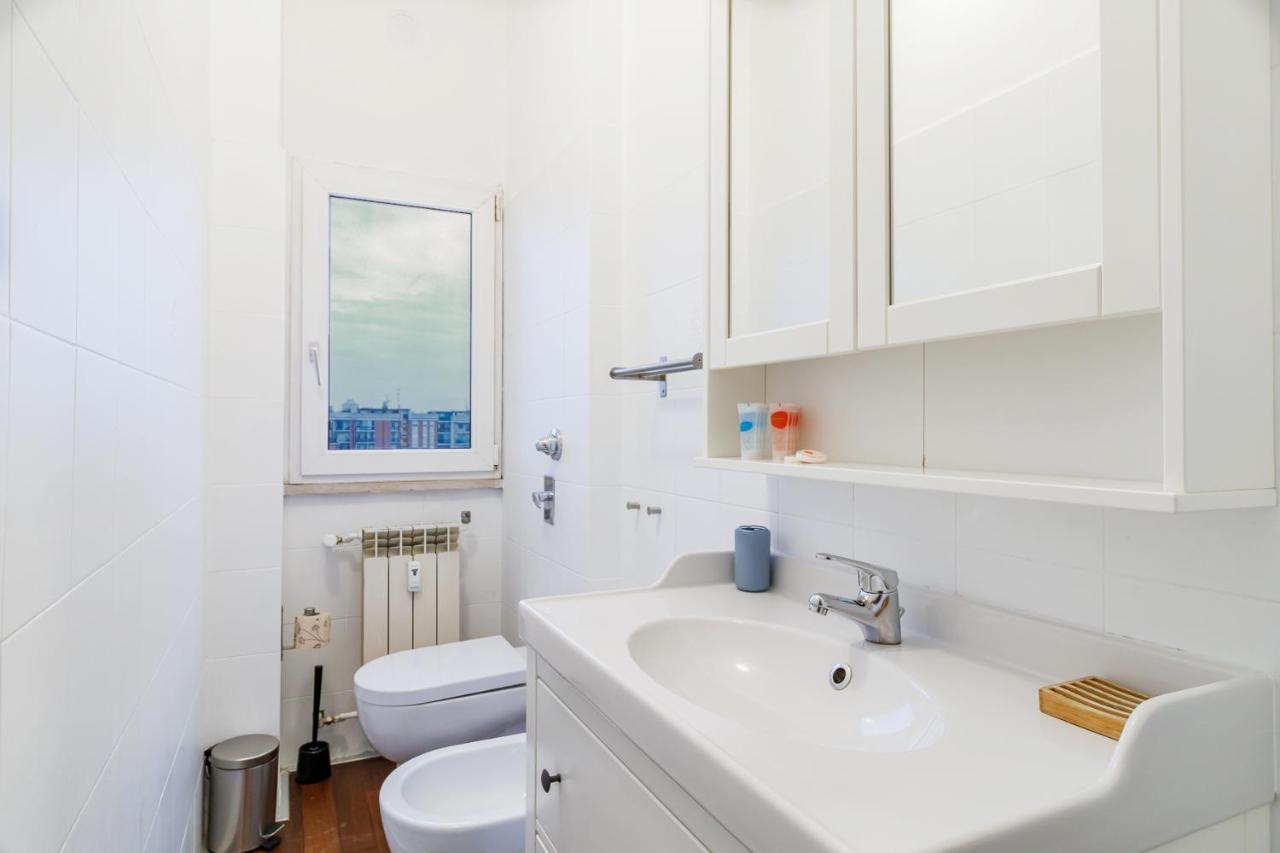 Joivy Sleek Flat With Balcony Near Mudec Museum And Navigli Area Leilighet Milano Eksteriør bilde